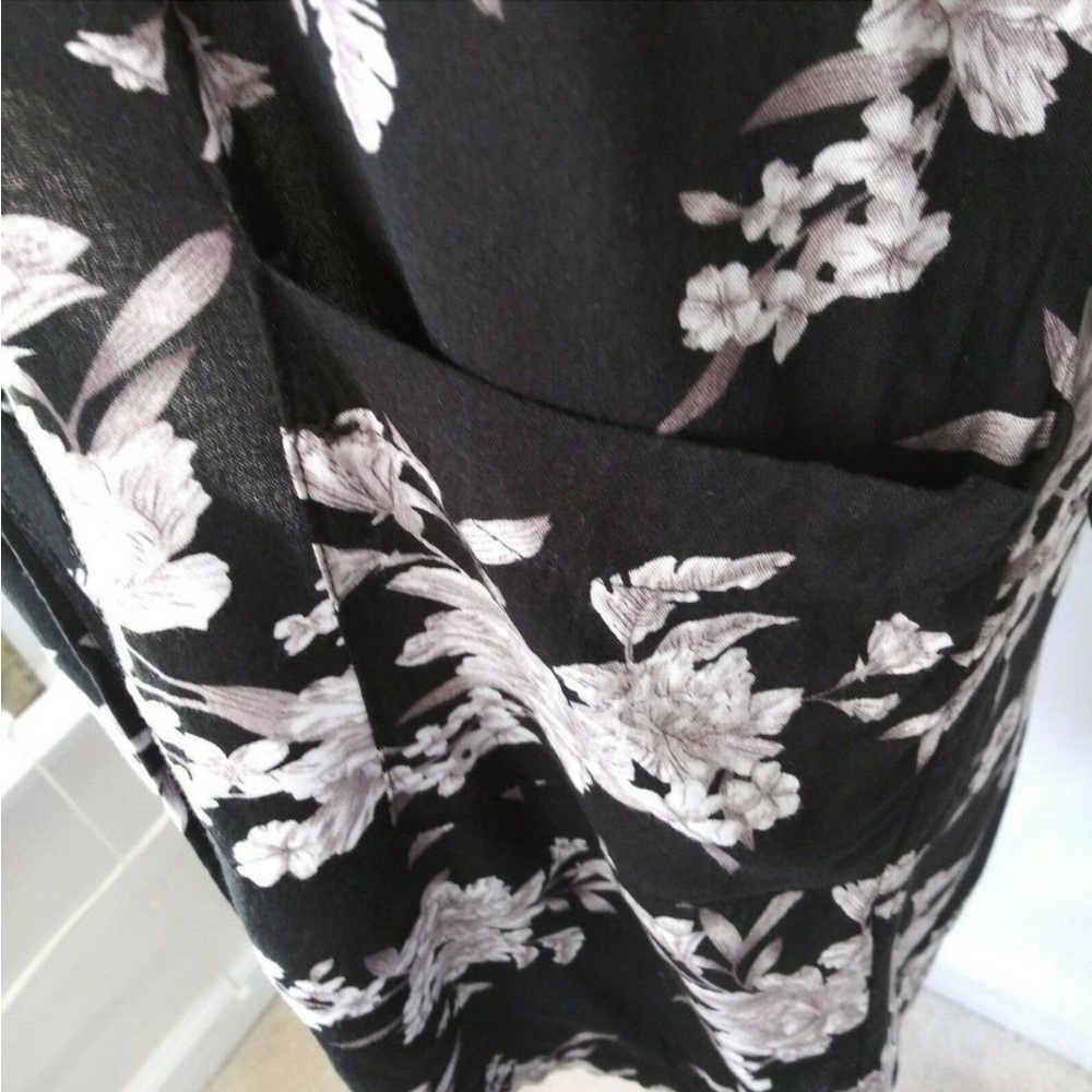 Spiritual Gangster Maya Black Floral Tie Front Kimono - Picture 5 of 16